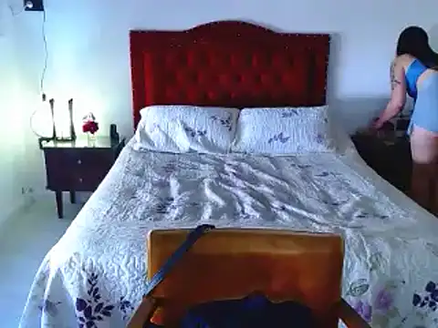 Snapshot of Alma-Mora chatting on January 2, 2025, 5:07 pm Alma-Mora online show from January 2, 2025, 5:07 pm