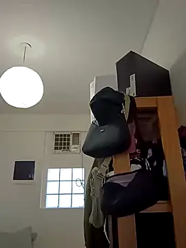 Snapshot of Alma-Mora chatting on March 17, 2025, 4:54 pm Alma-Mora online show from March 17, 2025, 4:54 pm