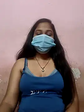 Snapshot of Queen_zara1 chatting on September 24, 2025, 5:00 am Queen zara1 online show from September 24, 2025, 5:00 am