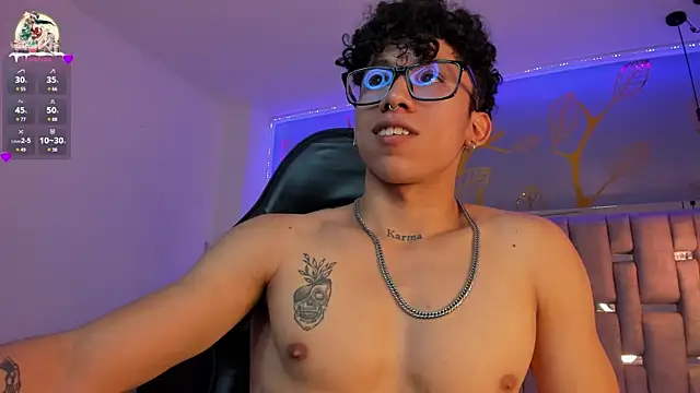 Snapshot of AkazaBoy_ chatting on December 31, 2024, 10:56 pm AkazaBoy  online show from December 31, 2024, 10:56 pm