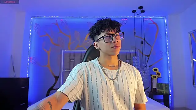 Snapshot of AkazaBoy_ chatting on January 9, 2025, 4:19 am AkazaBoy  online show from January 9, 2025, 4:19 am