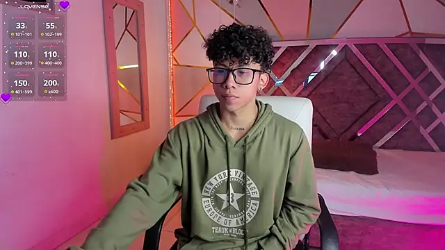 Snapshot of AkazaBoy_ chatting on January 22, 2025, 4:13 am AkazaBoy  online show from January 22, 2025, 4:13 am