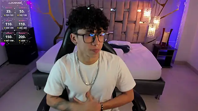 Snapshot of AkazaBoy_ chatting on January 28, 2025, 4:29 am AkazaBoy  online show from January 28, 2025, 4:29 am