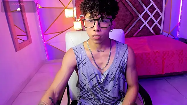 Snapshot of AkazaBoy_ chatting on January 29, 2025, 4:05 am AkazaBoy  online show from January 29, 2025, 4:05 am