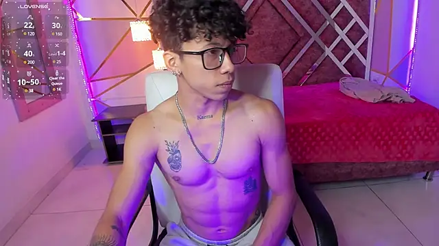 Snapshot of AkazaBoy_ chatting on February 1, 2025, 4:24 am AkazaBoy  online show from February 1, 2025, 4:24 am