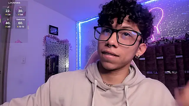 Snapshot of AkazaBoy_ chatting on February 4, 2025, 4:26 am AkazaBoy  online show from February 4, 2025, 4:26 am