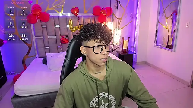 Snapshot of AkazaBoy_ chatting on February 7, 2025, 4:16 am AkazaBoy  online show from February 7, 2025, 4:16 am