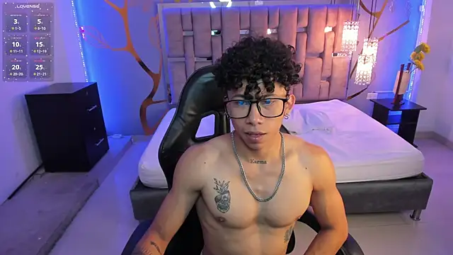 Snapshot of AkazaBoy_ chatting on February 28, 2025, 8:09 am AkazaBoy  online show from February 28, 2025, 8:09 am