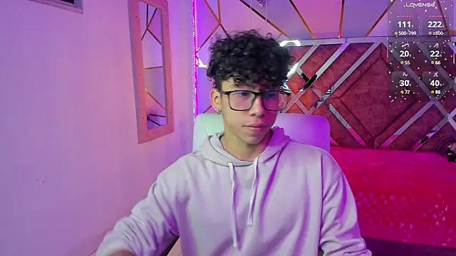 Snapshot of AkazaBoy_ chatting on March 5, 2025, 4:24 am AkazaBoy  online show from March 5, 2025, 4:24 am