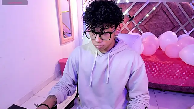 Snapshot of AkazaBoy_ chatting on March 15, 2025, 4:24 am AkazaBoy  online show from March 15, 2025, 4:24 am