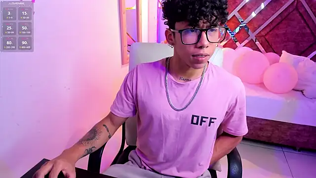 Snapshot of AkazaBoy_ chatting on March 17, 2025, 4:08 am AkazaBoy  online show from March 17, 2025, 4:08 am