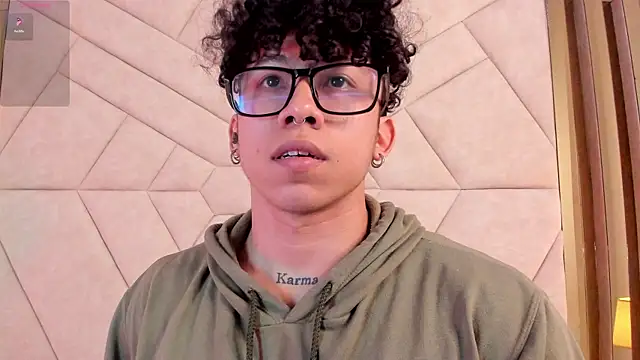 Snapshot of AkazaBoy_ chatting on October 20, 2025, 4:24 am AkazaBoy  online show from October 20, 2025, 4:24 am