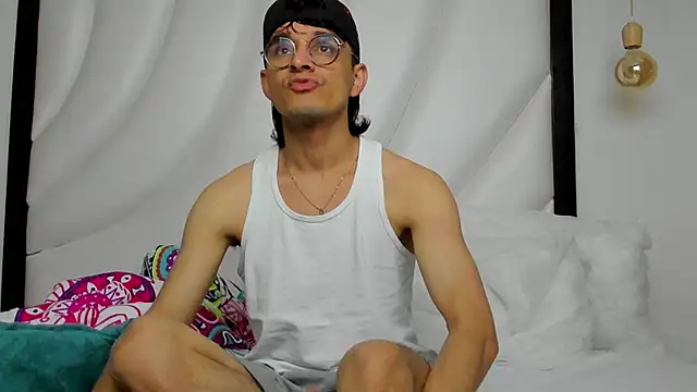 Snapshot of Hugo_Coopers chatting on December 7, 2024, 6:43 am Hugo Coopers online show from December 7, 2024, 6:43 am