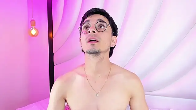 Snapshot of Hugo_Coopers chatting on February 19, 2025, 7:17 am Hugo Coopers online show from February 19, 2025, 7:17 am