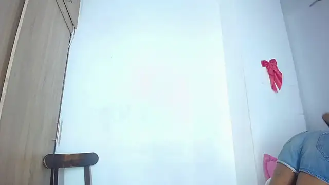 Snapshot of bloom444 chatting on February 19, 2025, 3:27 pm bloom444 online show from February 19, 2025, 3:27 pm