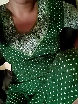 Snapshot of yourtamilcouple chatting on February 6, 2025, 2:00 am yourtamilcouple online show from February 6, 2025, 2:00 am