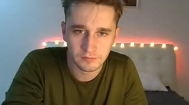 Snapshot of Frank07021 chatting on December 13, 2024, 11:28 pm Frank07021 online show from December 13, 2024, 11:28 pm