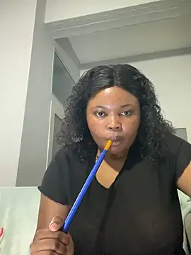 Snapshot of Curveysinaa chatting on February 7, 2025, 6:45 pm Curveysinaa online show from February 7, 2025, 6:45 pm