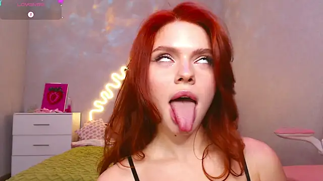Snapshot of Red__Candy chatting on December 15, 2024, 3:42 pm Red  Candy online show from December 15, 2024, 3:42 pm