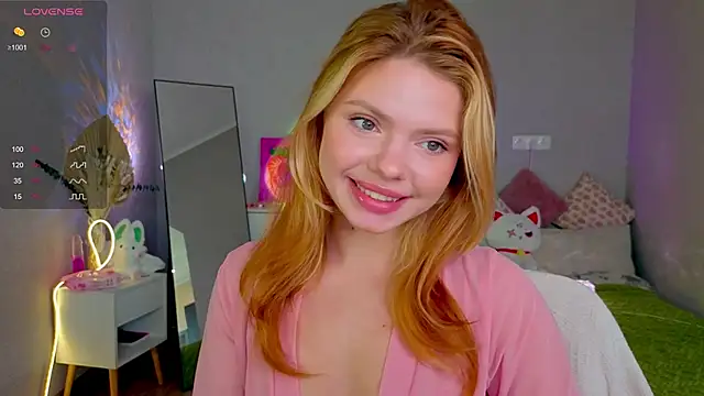 Snapshot of Red__Candy chatting on October 7, 2025, 1:19 pm Red  Candy online show from October 7, 2025, 1:19 pm