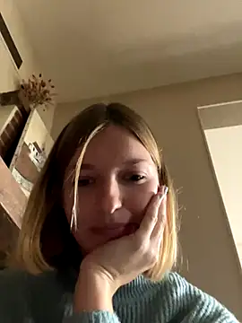 Snapshot of vilaineblonde chatting on October 28, 2025, 1:47 pm vilaineblonde online show from October 28, 2025, 1:47 pm