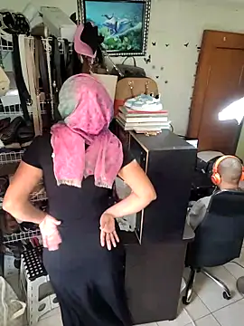 Snapshot of NAJWA-ARAB chatting on November 4, 2025, 3:33 pm NAJWA-ARAB online show from November 4, 2025, 3:33 pm