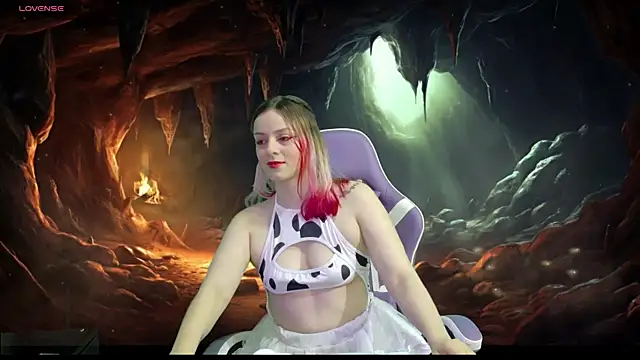 Snapshot of Dolce--Mia---Bianchi__07 chatting on February 19, 2025, 10:09 pm Dolce--Mia---Bianchi 07 online show from February 19, 2025, 10:09 pm