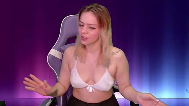 Snapshot of Dolce--Mia---Bianchi__07 chatting on March 18, 2025, 9:31 am Dolce--Mia---Bianchi 07 online show from March 18, 2025, 9:31 am