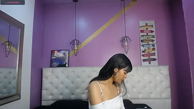 Snapshot of MadameDamn chatting on December 14, 2024, 12:12 pm MadameDamn online show from December 14, 2024, 12:12 pm