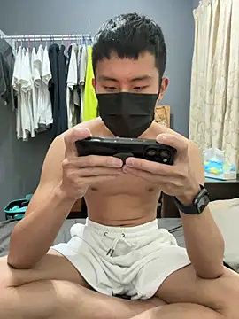 Snapshot of Benson18y chatting on December 29, 2024, 2:21 pm Benson18y online show from December 29, 2024, 2:21 pm