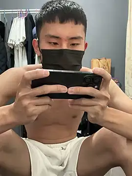 Snapshot of Benson18y chatting on January 1, 2025, 5:33 pm Benson18y online show from January 1, 2025, 5:33 pm