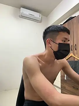 Snapshot of Benson18y chatting on January 8, 2025, 1:31 pm Benson18y online show from January 8, 2025, 1:31 pm