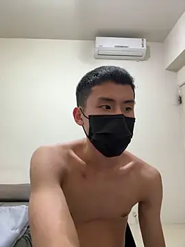 Snapshot of Benson18y chatting on January 13, 2025, 12:35 pm Benson18y online show from January 13, 2025, 12:35 pm