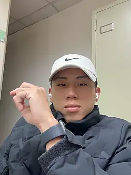 Snapshot of Benson18y chatting on March 20, 2025, 5:24 am Benson18y online show from March 20, 2025, 5:24 am