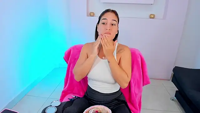 Snapshot of ScarlettWet9 chatting on December 5, 2024, 4:31 am ScarlettWet9 online show from December 5, 2024, 4:31 am