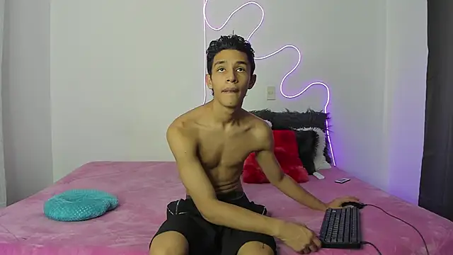 Snapshot of evanscollins chatting on December 1, 2024, 9:04 pm evanscollins online show from December 1, 2024, 9:04 pm