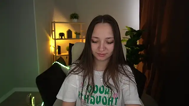 Snapshot of ElysLunar chatting on December 19, 2024, 6:12 am ElysLunar online show from December 19, 2024, 6:12 am