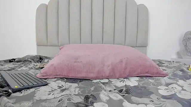 Snapshot of Nikki_Angel_ chatting on February 12, 2025, 10:26 pm Nikki Angel  online show from February 12, 2025, 10:26 pm