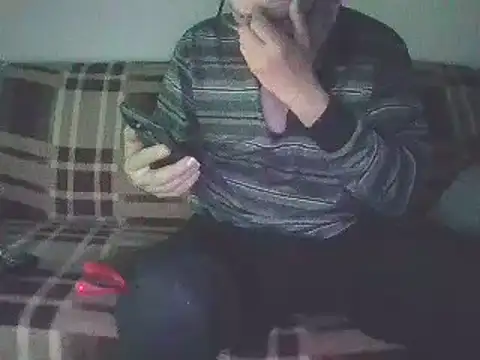 Snapshot of loverboyxxx69 chatting on March 13, 2025, 2:05 am loverboyxxx69 online show from March 13, 2025, 2:05 am