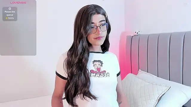 Snapshot of Lararose01 chatting on November 10, 2025, 4:22 am Lararose01 online show from November 10, 2025, 4:22 am