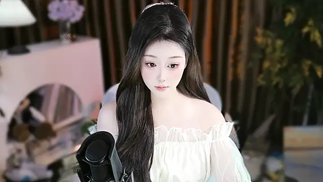 Snapshot of Arwyn-rr chatting on November 11, 2025, 10:59 am Arwyn-rr online show from November 11, 2025, 10:59 am