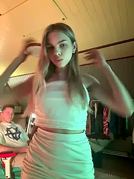 Snapshot of Alice1_secret chatting on November 5, 2025, 2:28 pm Alice1 secret online show from November 5, 2025, 2:28 pm