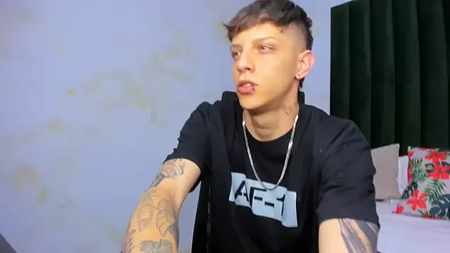 Snapshot of Adam_hard_ chatting on January 16, 2025, 7:52 pm Adam hard  online show from January 16, 2025, 7:52 pm