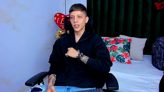 Snapshot of Adam_hard_ chatting on February 12, 2025, 8:07 pm Adam hard  online show from February 12, 2025, 8:07 pm