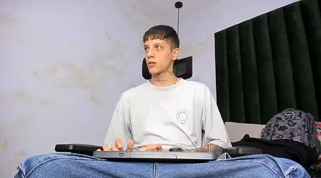 Snapshot of Adam_hard_ chatting on February 26, 2025, 8:11 pm Adam hard  online show from February 26, 2025, 8:11 pm