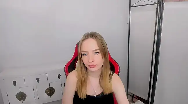 Snapshot of LilaGold chatting on January 28, 2025, 7:00 pm LilaGold online show from January 28, 2025, 7:00 pm