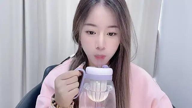 Snapshot of chloe-01 chatting on December 14, 2024, 4:34 am chloe-01 online show from December 14, 2024, 4:34 am