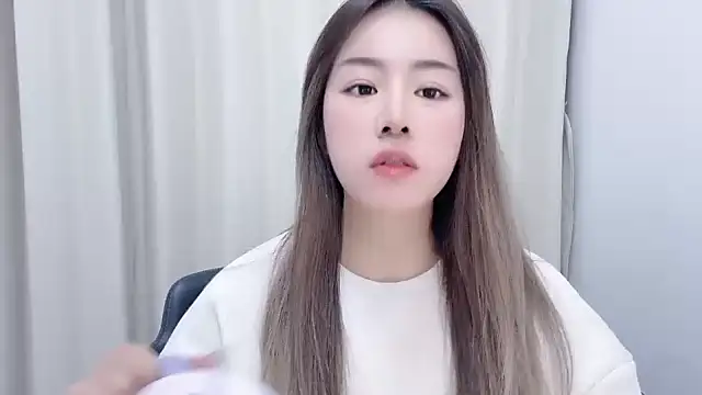 Snapshot of chloe-01 chatting on January 13, 2025, 12:24 pm chloe-01 online show from January 13, 2025, 12:24 pm