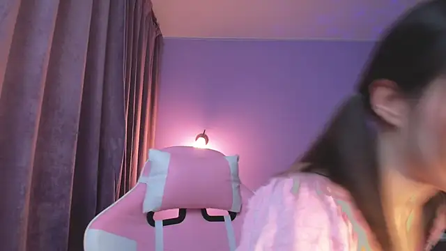 Snapshot of young_belle_ chatting on January 6, 2025, 7:31 am young belle online show from January 6, 2025, 7:31 am