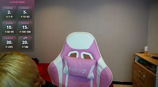 Snapshot of HiScarlett chatting on February 21, 2025, 4:05 pm HiScarlett online show from February 21, 2025, 4:05 pm